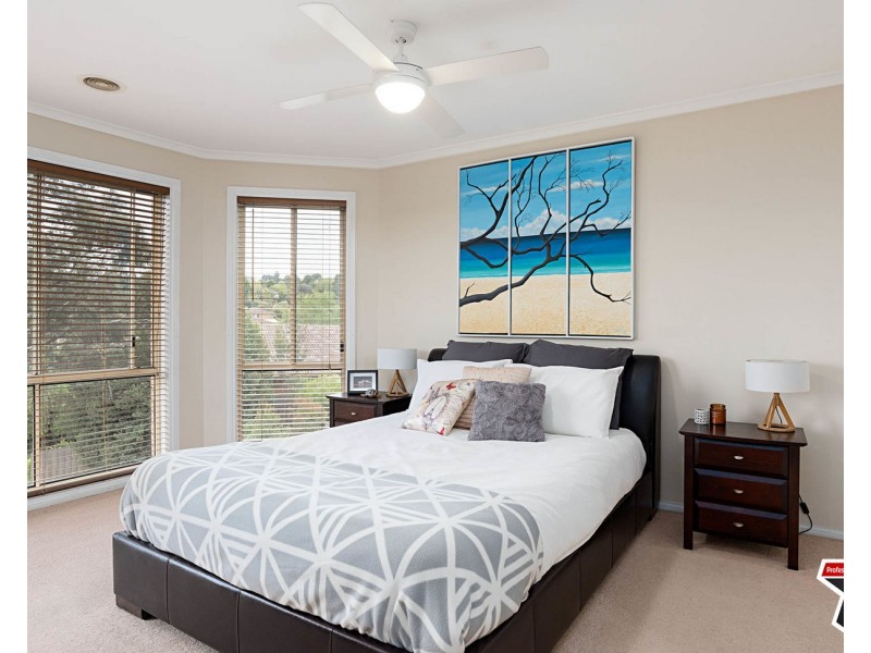 4 French Close, Mooroolbark VIC 3138