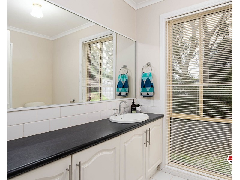 4 French Close, Mooroolbark VIC 3138