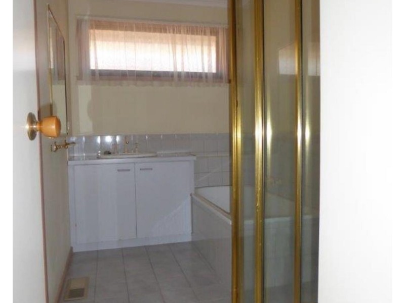 2/23 McComb Street, Lilydale VIC 3140