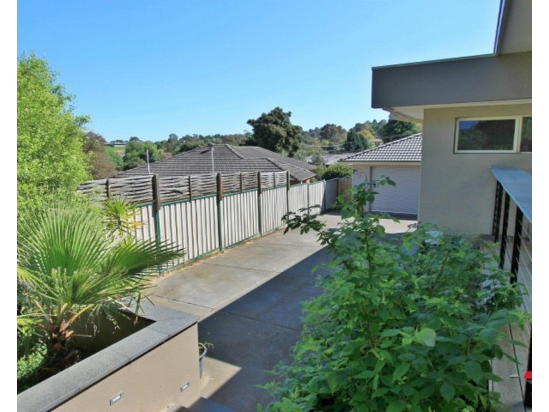 24 Myoora Drive, Mooroolbark VIC 3138