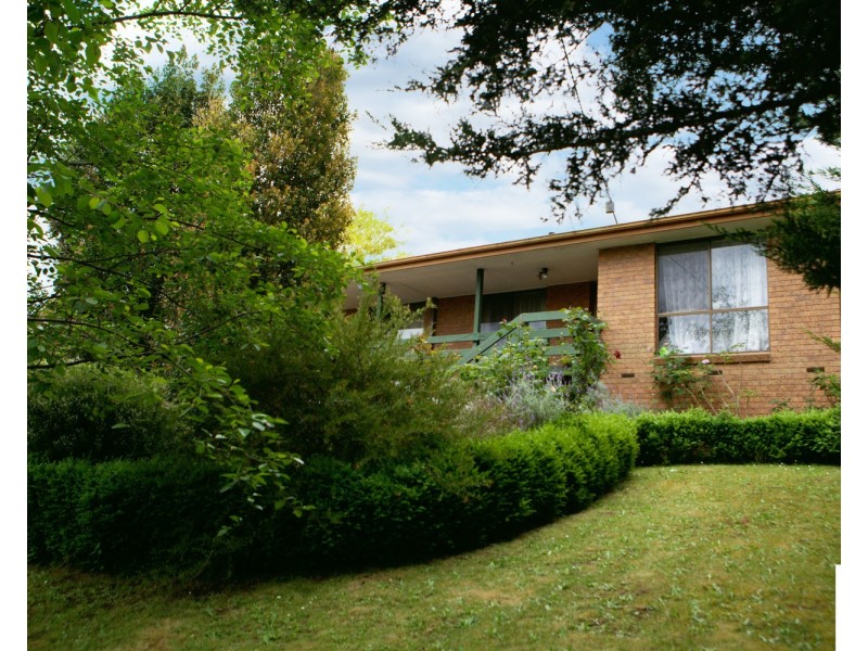 17 Penola Drive, Seville VIC 3139