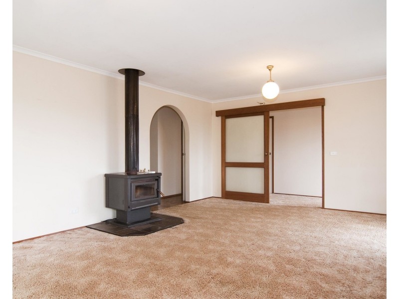 17 Penola Drive, Seville VIC 3139