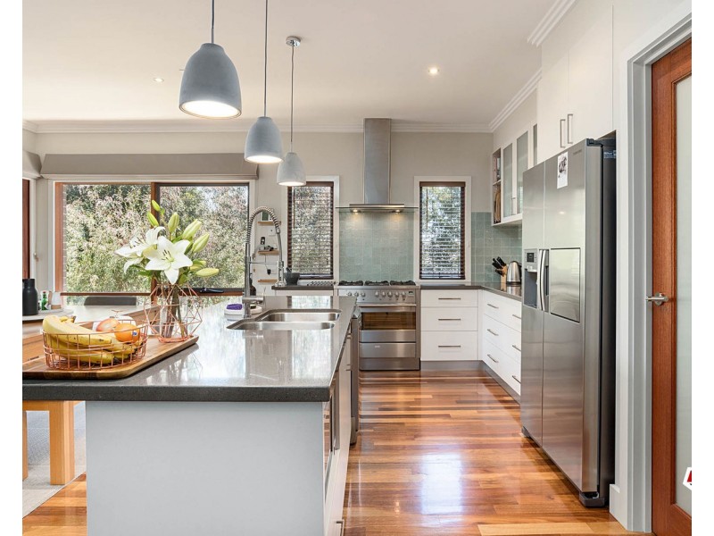 10  Olinda Park Rise, Lilydale VIC 3140