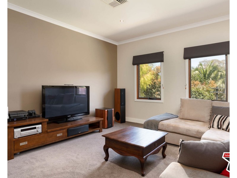 10  Olinda Park Rise, Lilydale VIC 3140