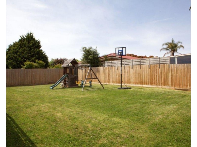 63 Lakeview Drive, Lilydale VIC 3140