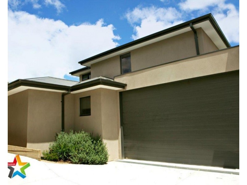 1 Percy Close, Mooroolbark VIC 3138