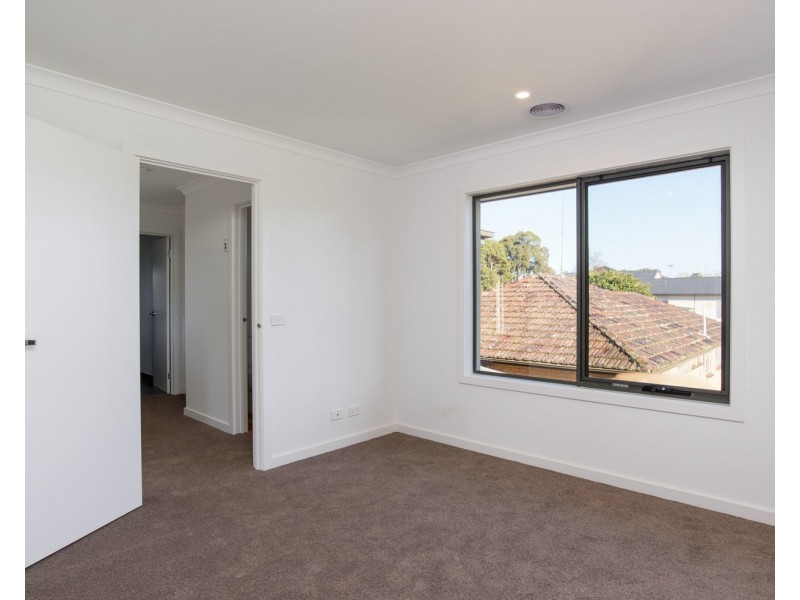 1 Percy Close, Mooroolbark VIC 3138