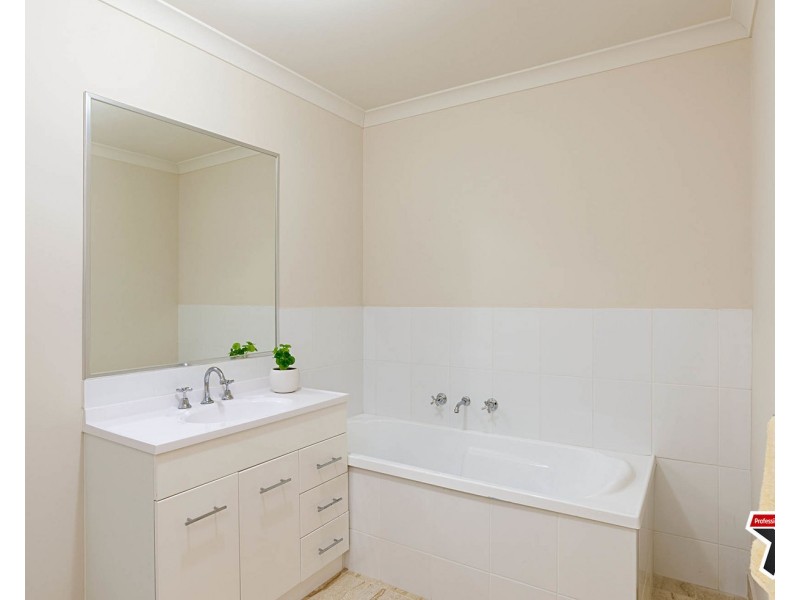 4/8 Armstrong Grove, Yarra Glen VIC 3775