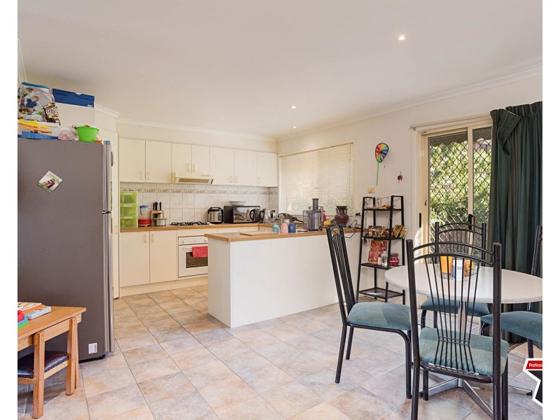 2/12 Edward Road, Chirnside Park VIC 3116