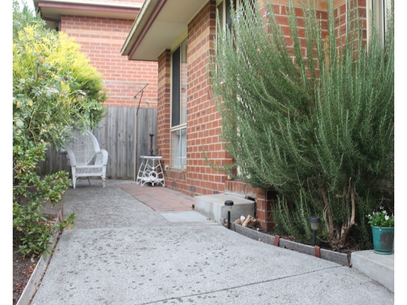 2/12 Edward Road, Chirnside Park VIC 3116