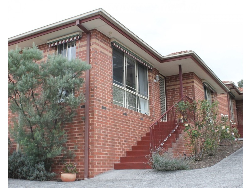 2/12 Edward Road, Chirnside Park VIC 3116