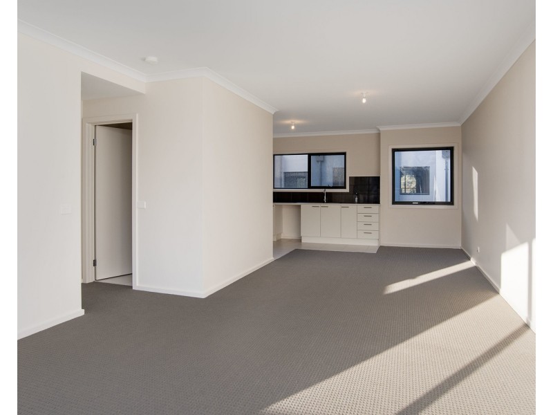 10 Lithgow Way, Mooroolbark VIC 3138