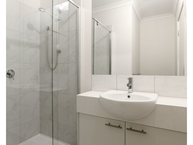 10 Lithgow Way, Mooroolbark VIC 3138