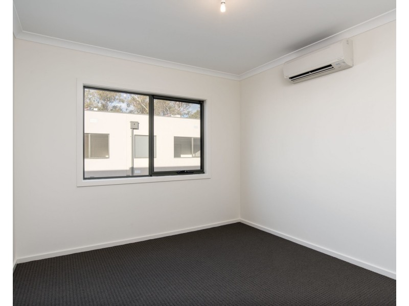 10 Lithgow Way, Mooroolbark VIC 3138