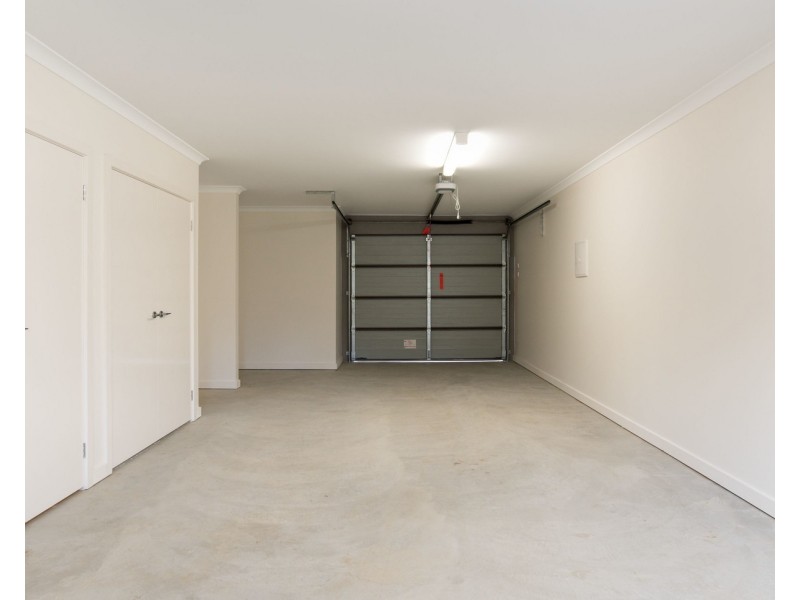 10 Lithgow Way, Mooroolbark VIC 3138