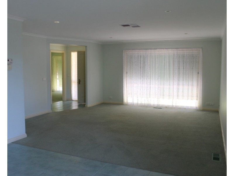 4 Tinaroo Grove, Lilydale VIC 3140