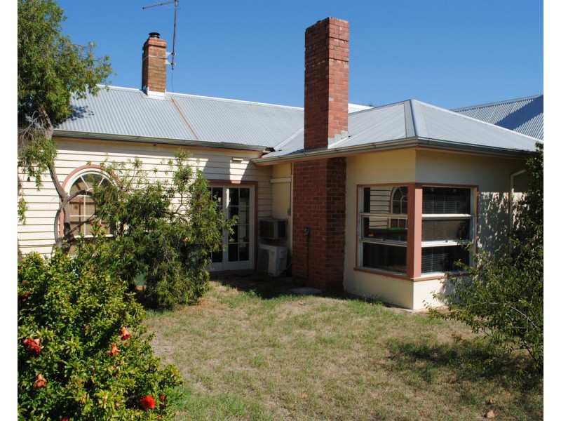 133 high Street, Avoca VIC 3467