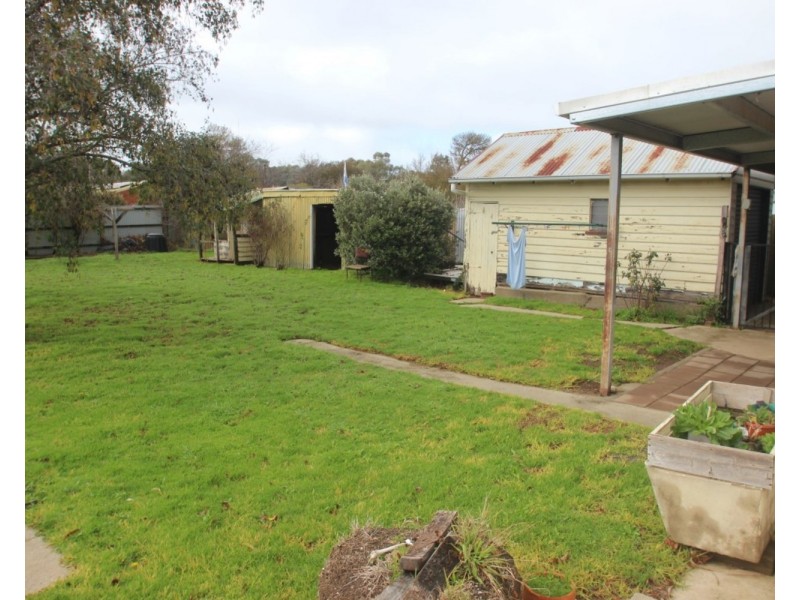 8 Annesley Street, Carisbrook VIC 3464