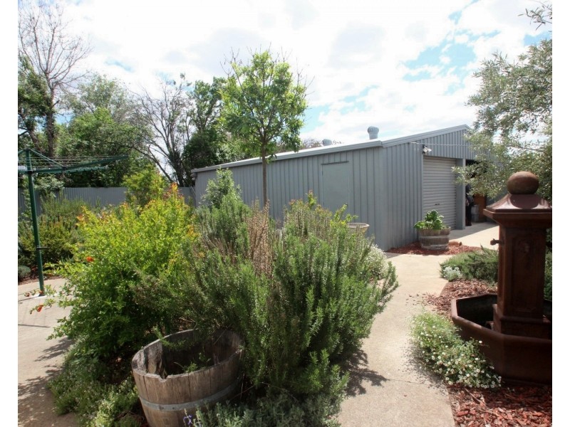 35 Bucknall Street, Carisbrook VIC 3464