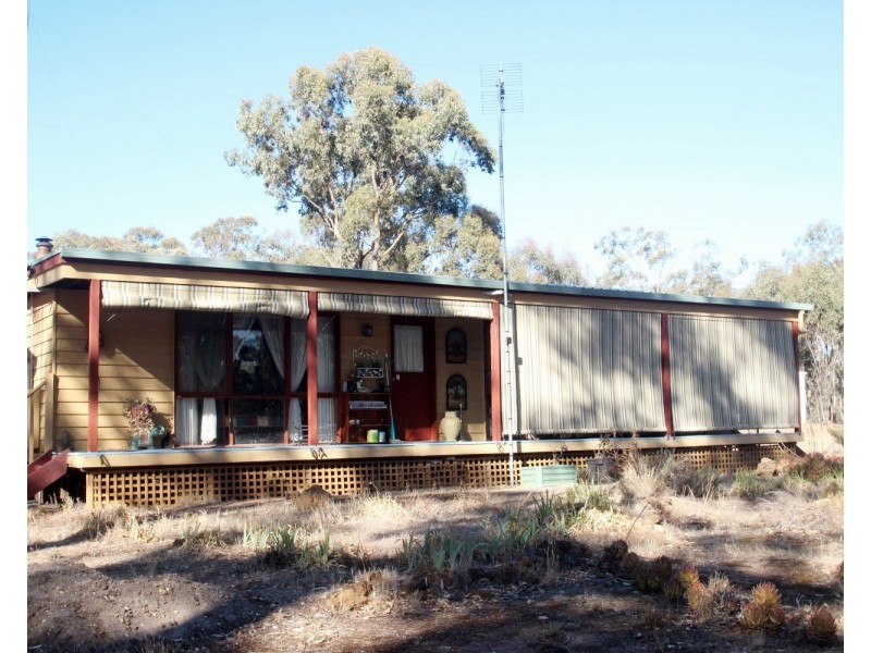 28 Palmer Road, Simson VIC 3465