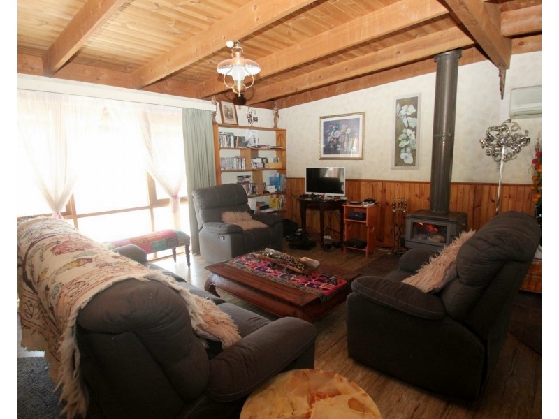 28 Palmer Road, Simson VIC 3465