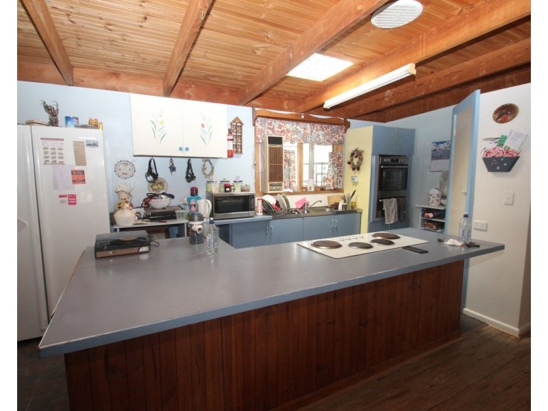 28 Palmer Road, Simson VIC 3465