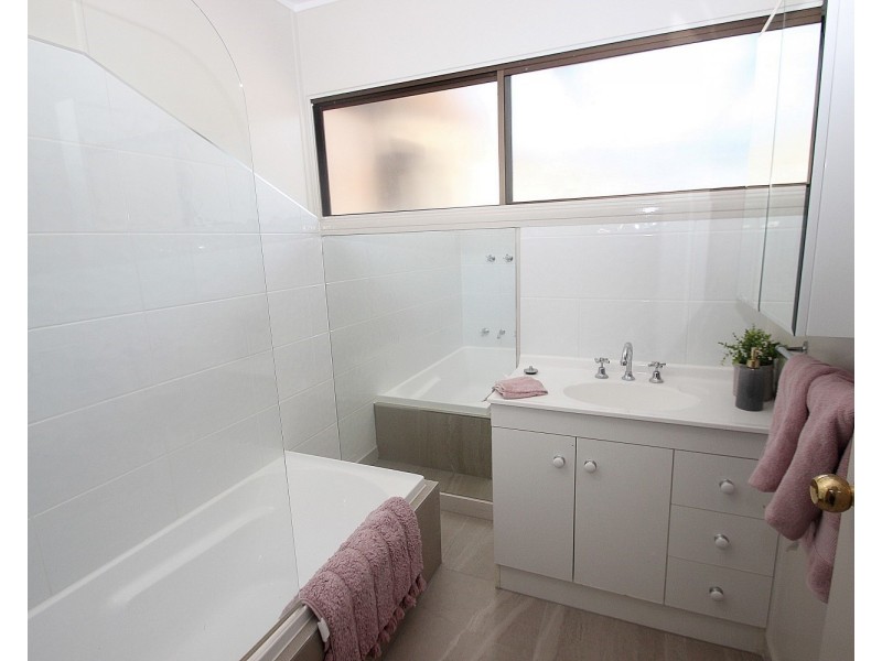 2 Hall Road, Alma VIC 3465