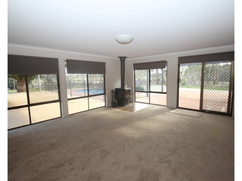 2 Hall Road, Alma VIC 3465