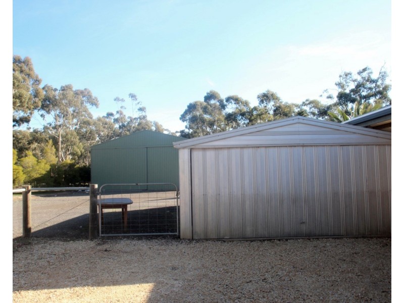 2 Hall Road, Alma VIC 3465