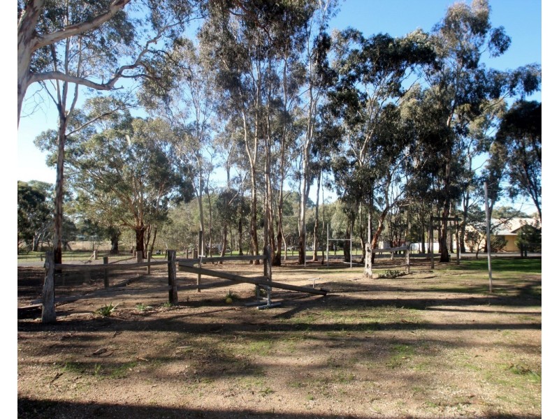 2 Hall Road, Alma VIC 3465