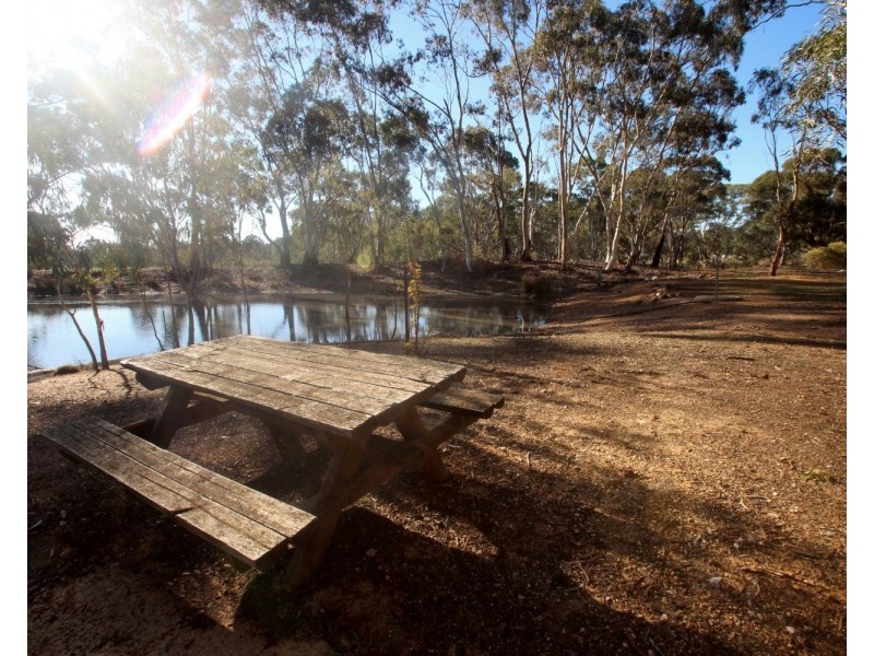 2 Hall Road, Alma VIC 3465