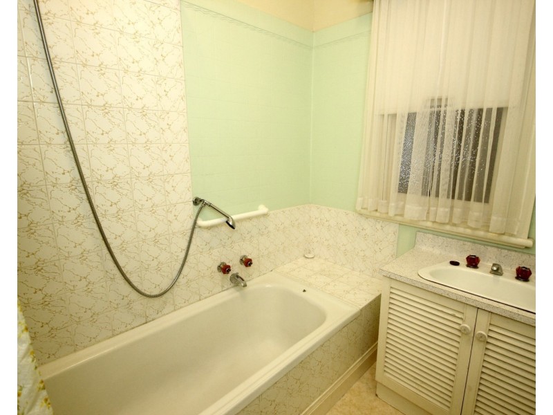 36 Majorca Road, Maryborough VIC 3465