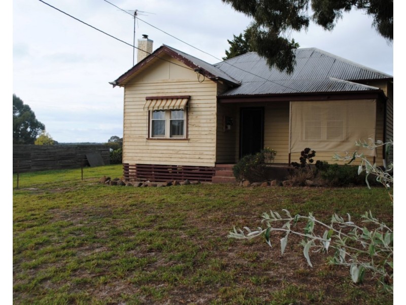 32 Mountain View Street, Avoca VIC 3467