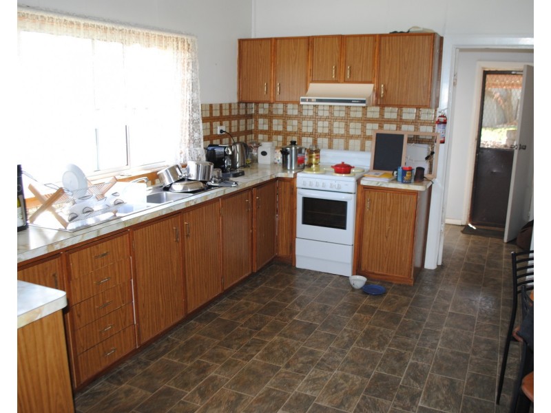 32 Mountain View Street, Avoca VIC 3467