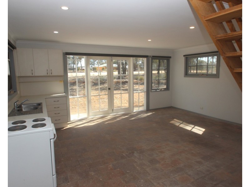 27 Palmer Road, Simson VIC 3465