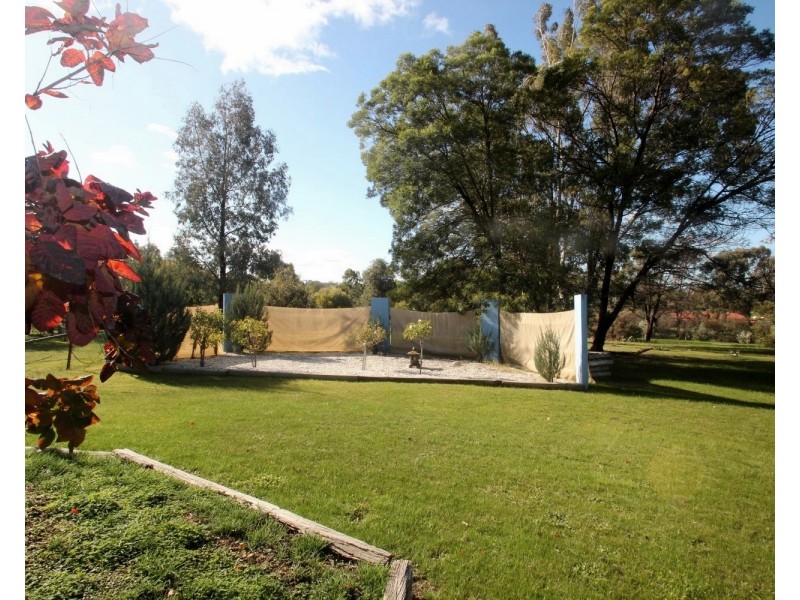 222 Dehnerts Road, Daisy Hill VIC 3465