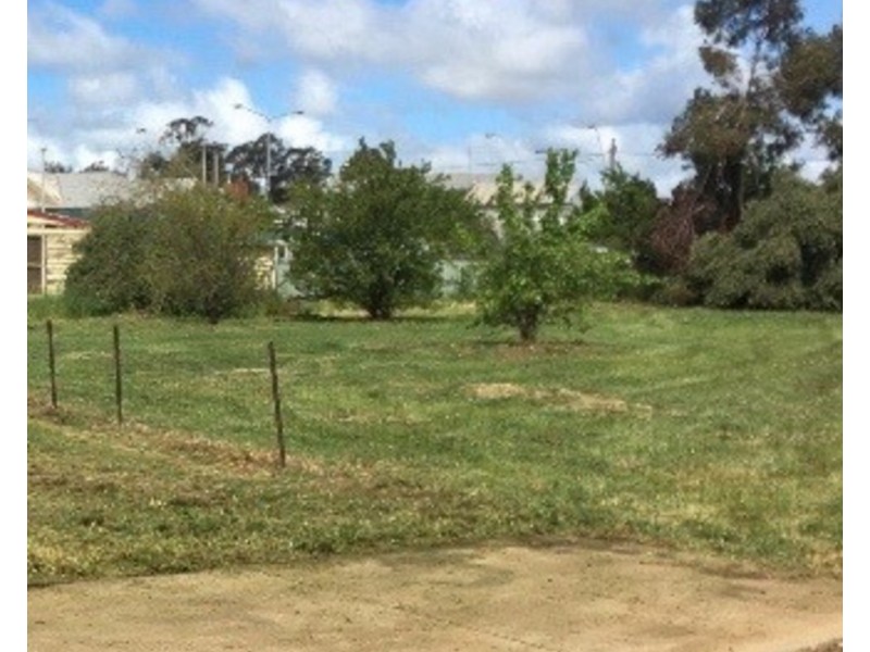 8 Lowenstein Street, Maryborough VIC 3465