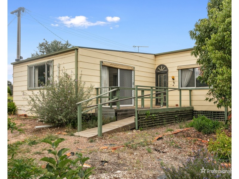 72 Golden Wattle Drive, Maryborough VIC 3465