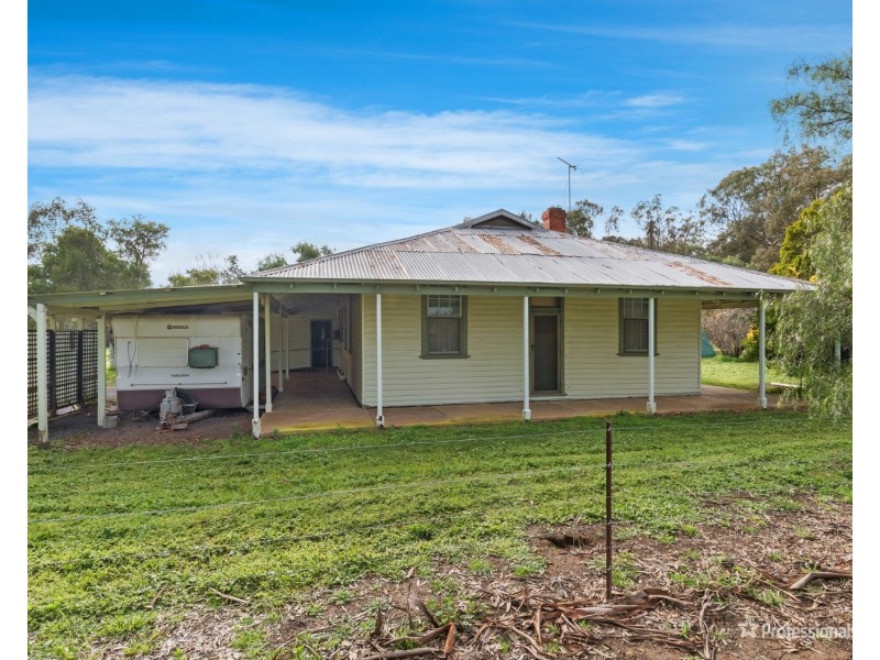 99 Newmarket Road, Carisbrook VIC 3464