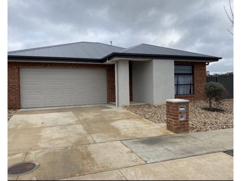 8 Quinn Street, Maryborough VIC 3465