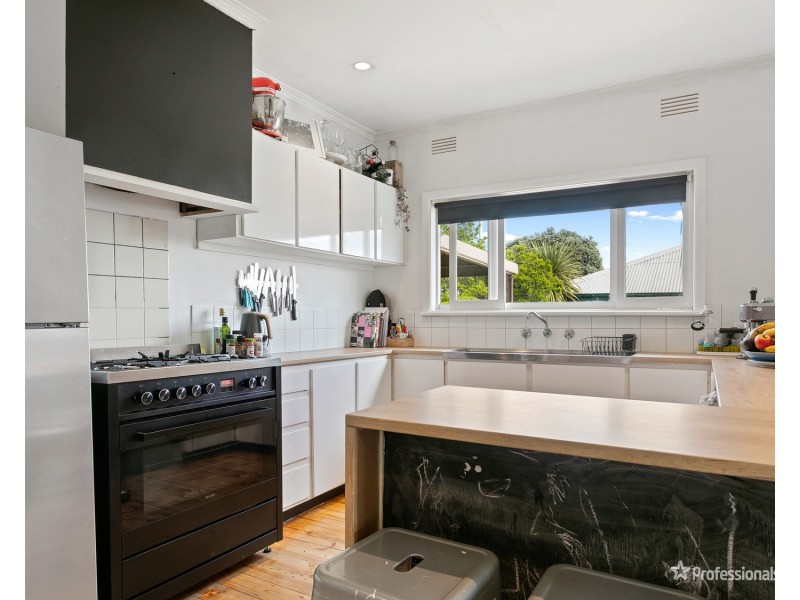 12 Barr Street, Maryborough VIC 3465