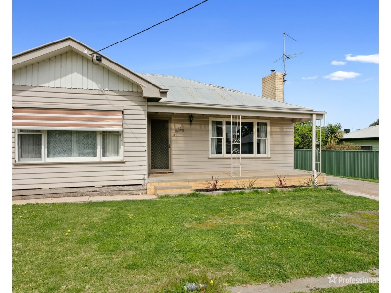12 Barr Street, Maryborough VIC 3465