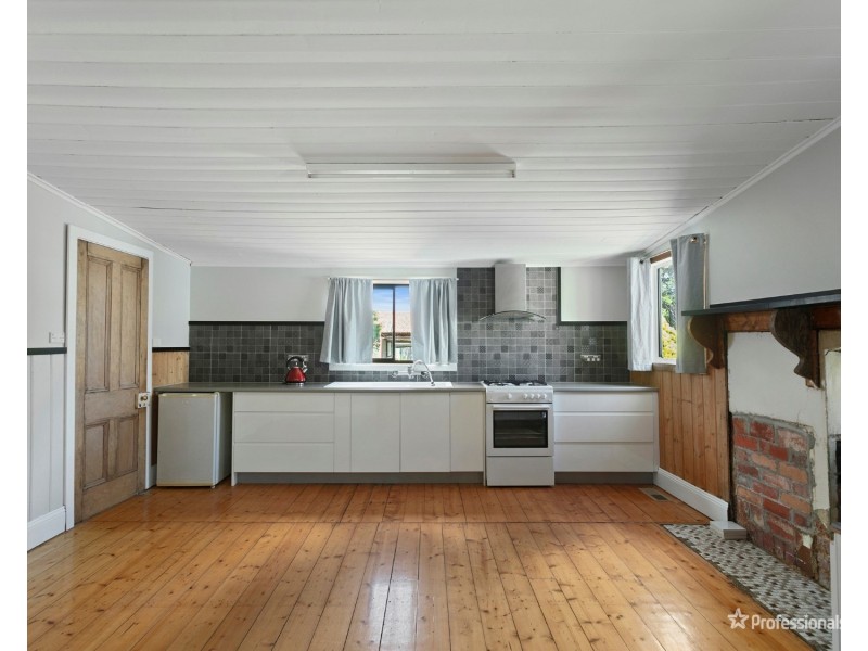 14 Dundas Road, Maryborough VIC 3465