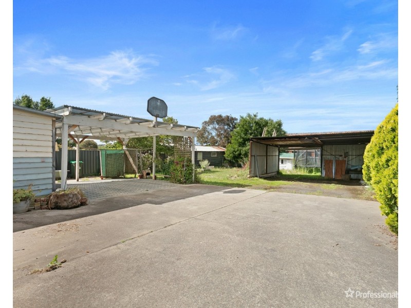 14 Dundas Road, Maryborough VIC 3465
