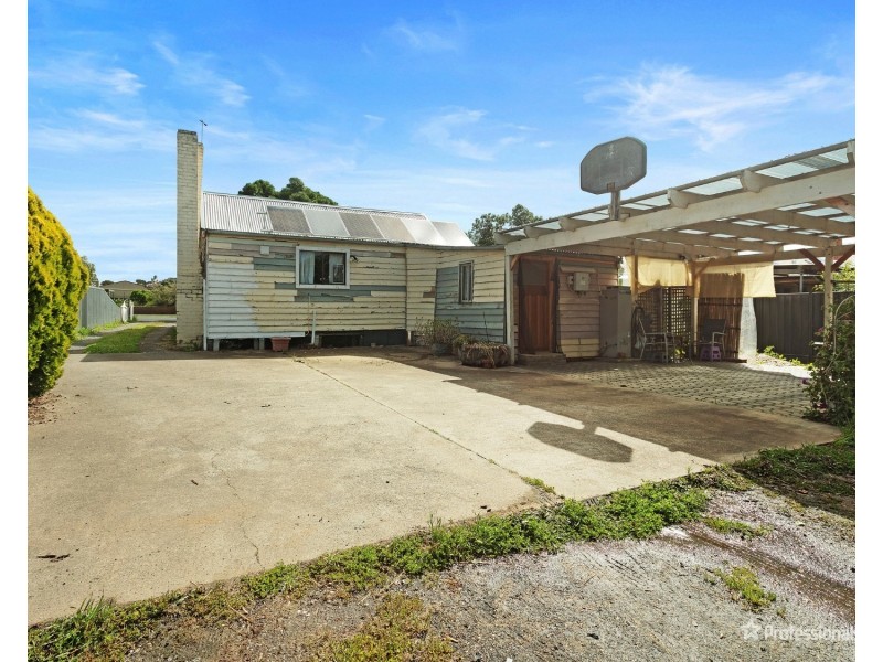 14 Dundas Road, Maryborough VIC 3465