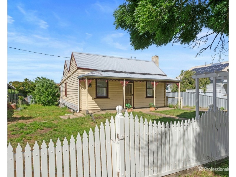 14 Dundas Road, Maryborough VIC 3465