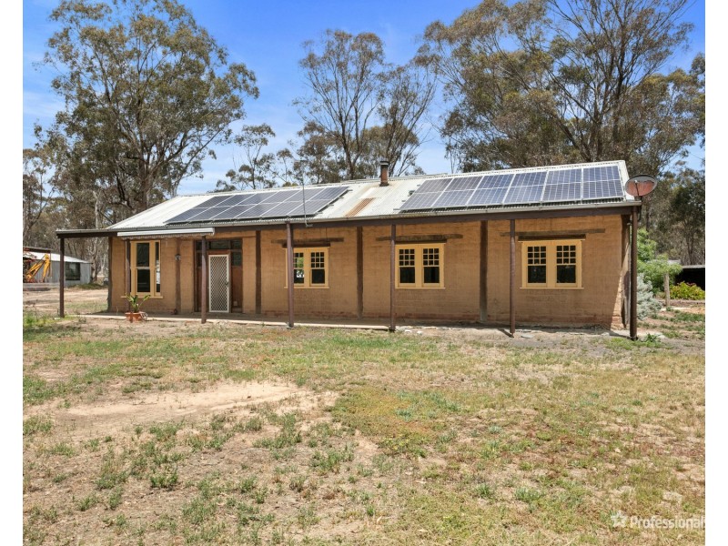 1345 Landrigan Road, Daisy Hill VIC 3465