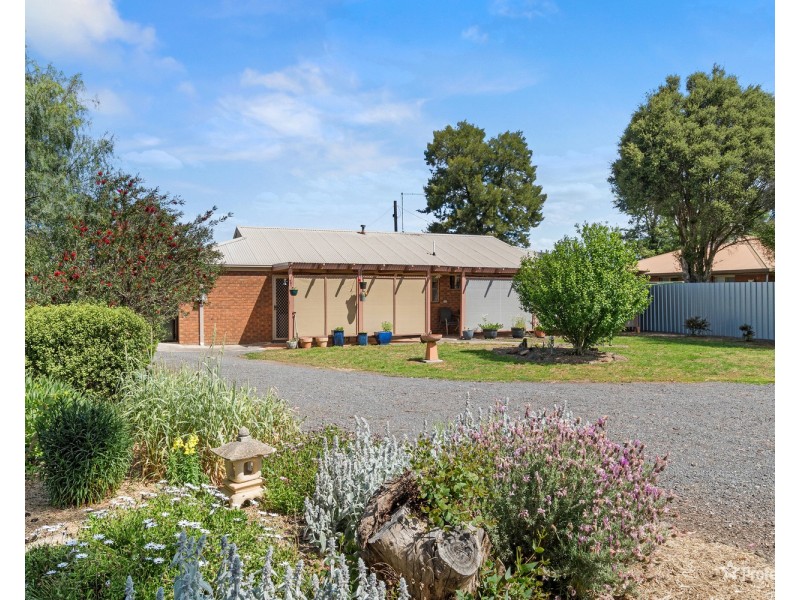 17 Powlett Street, Carisbrook VIC 3464