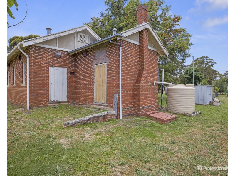 24 Simson Street, Carisbrook VIC 3464