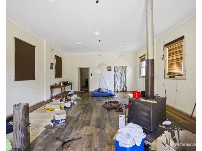 24 Simson Street, Carisbrook VIC 3464